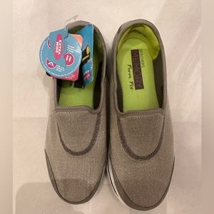 Skechers Go Walk - Extra Wide - size 8 - Grey shoes NWT